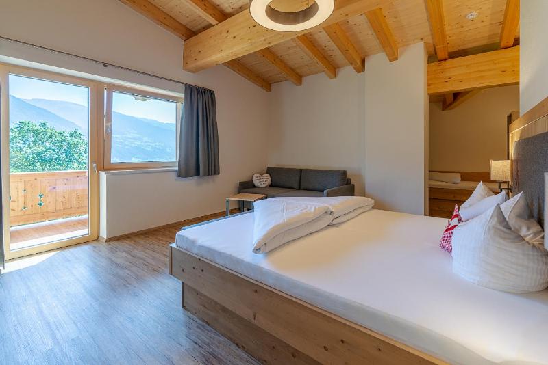 Double Room with Balcony (2 Adults + 1 Child) image 3