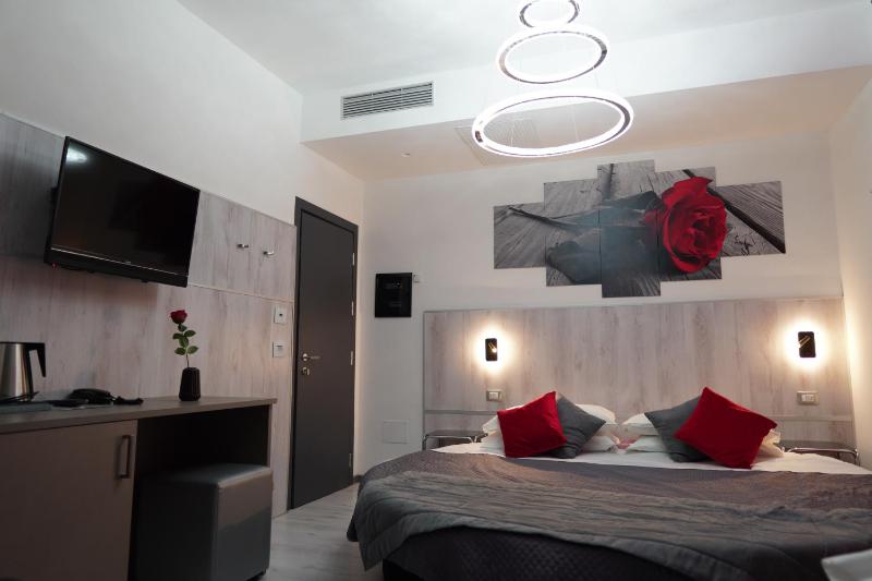 Romantic Triple Room image 4