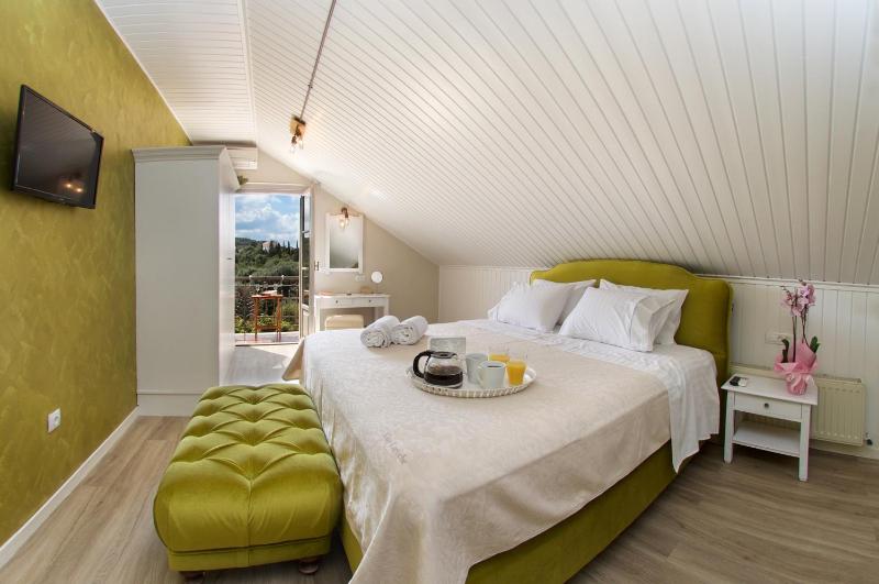 Deluxe Double Room image 1