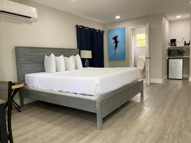 Standard King Room image 4