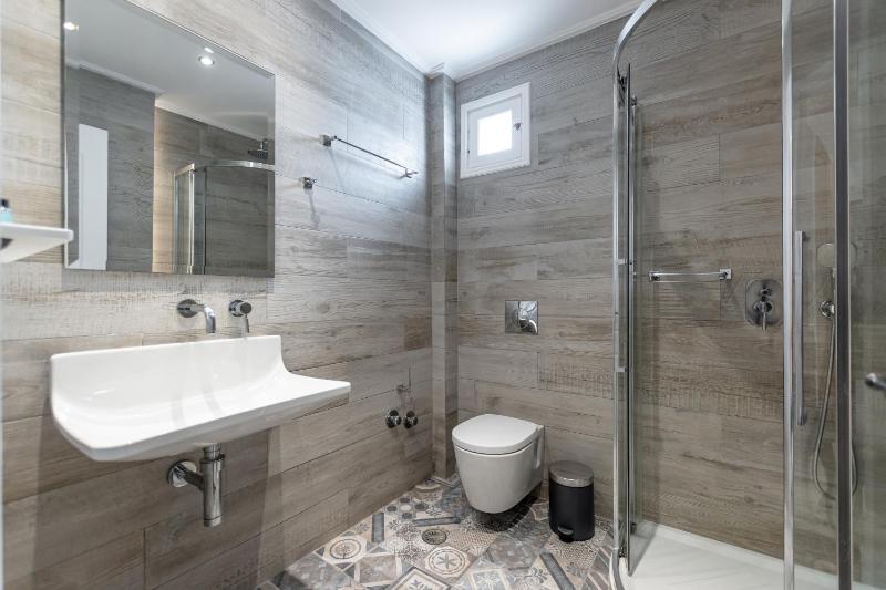 Suite with Hot Tub image 3