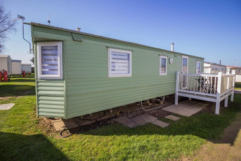 Cosy Caravan By The Sea At California Cliffs Holiday Park In Norfolk Ref 50006C Images