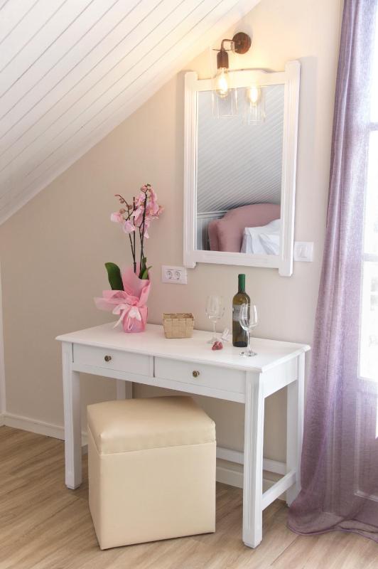 Deluxe Double Room image 3