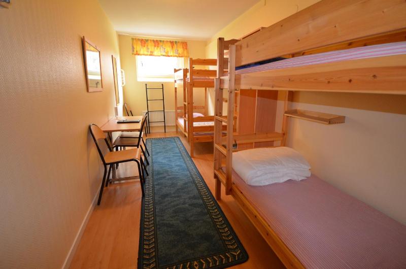 Economy Quadruple Room with Shared Bathroom image 4