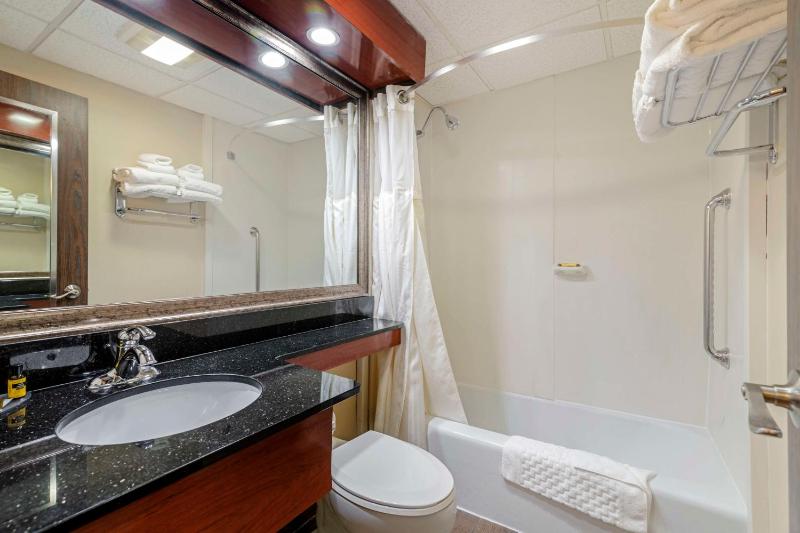 Double Room with Two Double Beds - Non-Smoking image 3