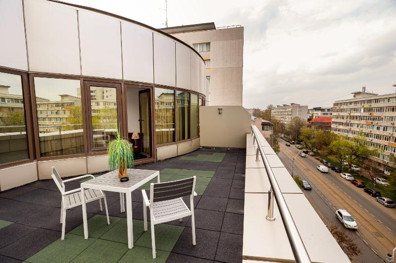 Deluxe Double Room with Balcony image 4