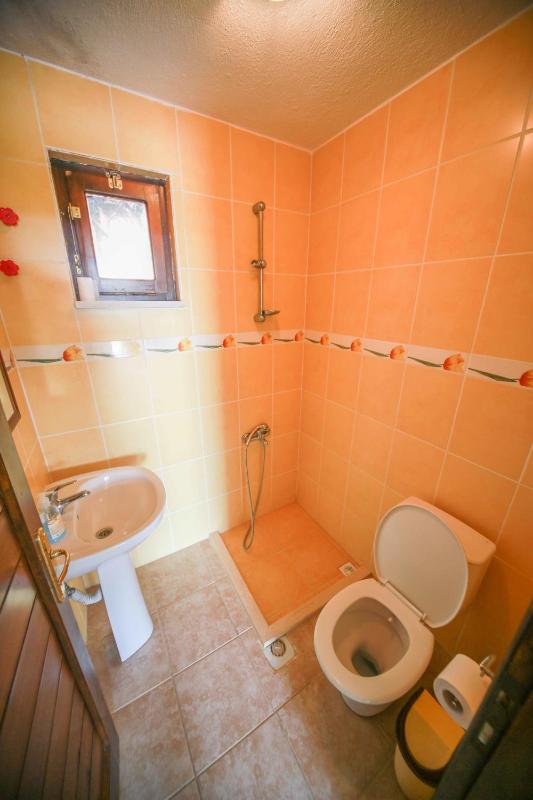 Standard Triple Room image 3