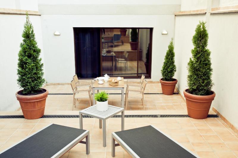 Two-Bedroom Apartment (4-6 Adults) image 2