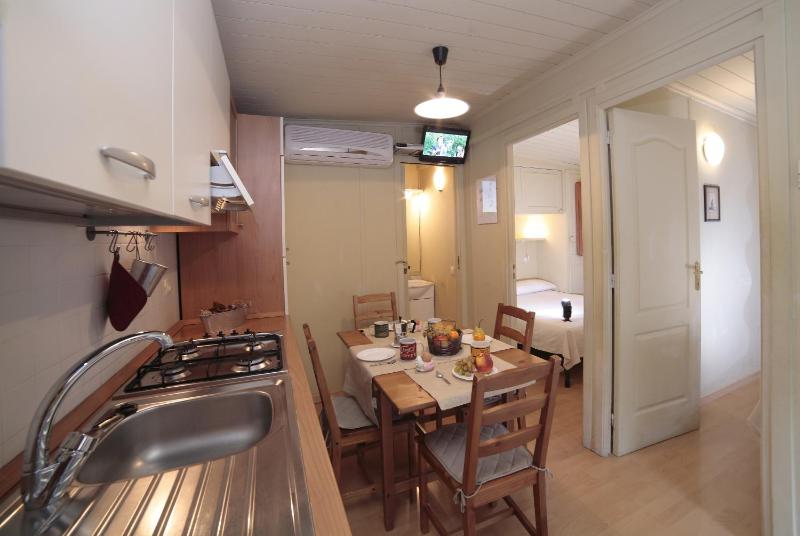 Bungalow image 2