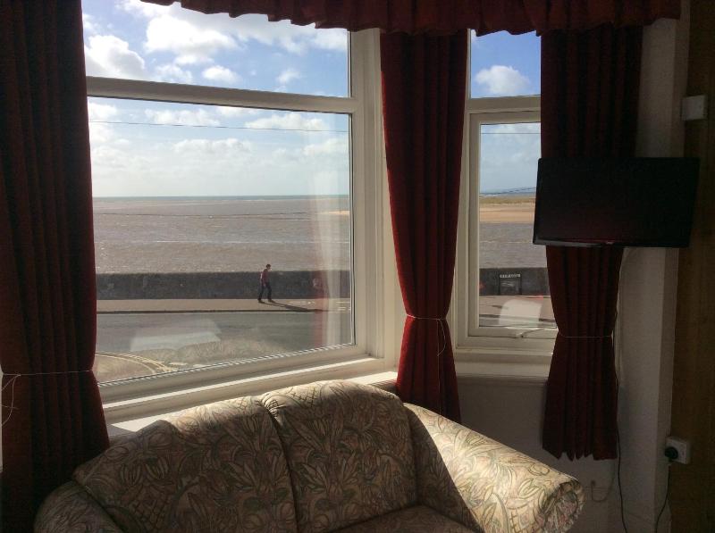 Twin Room with Sea View image 4