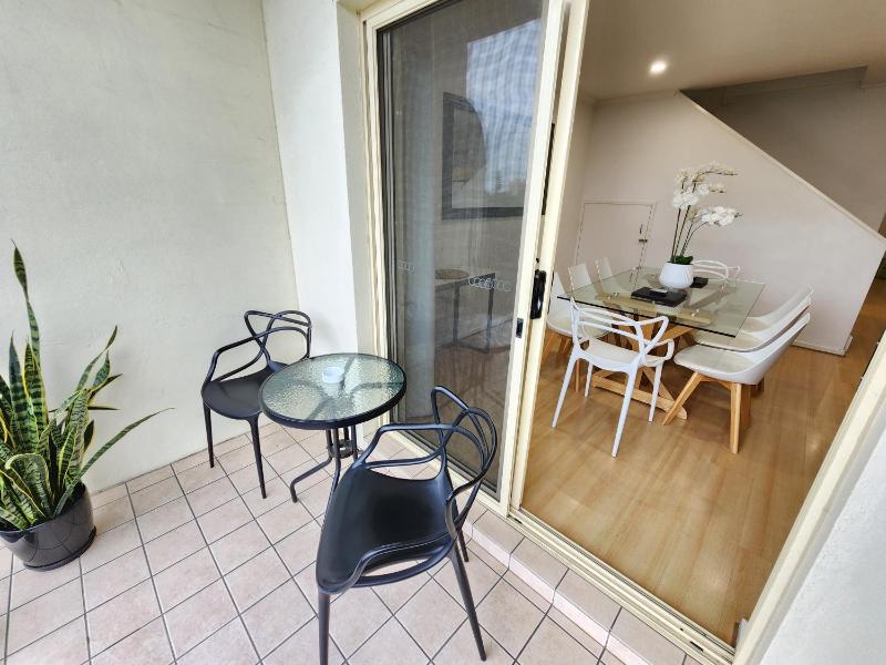 Spacious 4 BR and 2 Bathrooms City Apartment - image 13