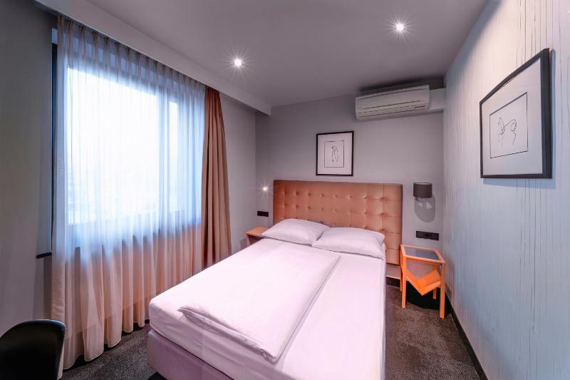 Single Room image 4