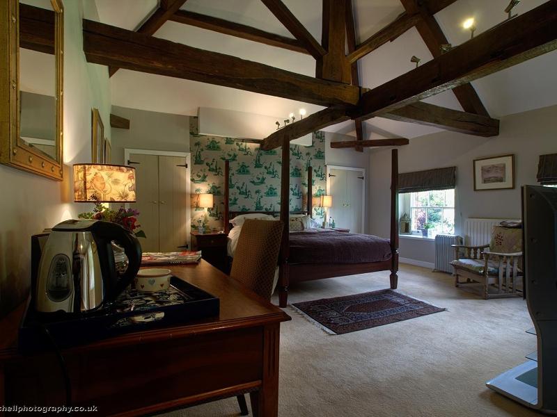 Deluxe Queen Room image 1