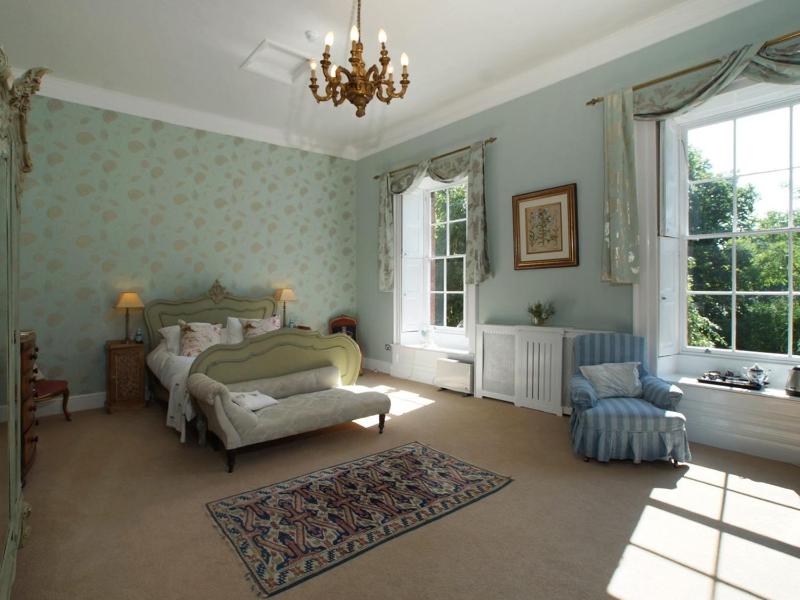 Superior King Room image 1