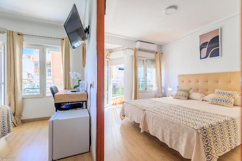 Quadruple Room image 2