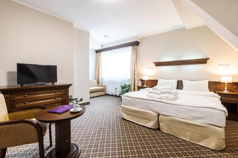 Hotel Crocus - image 16