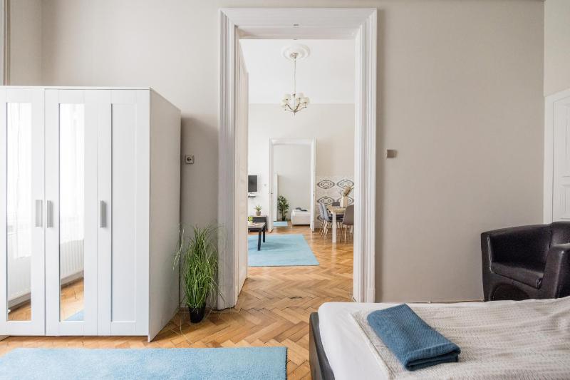 Elisabeth 52 Apartment - image 3