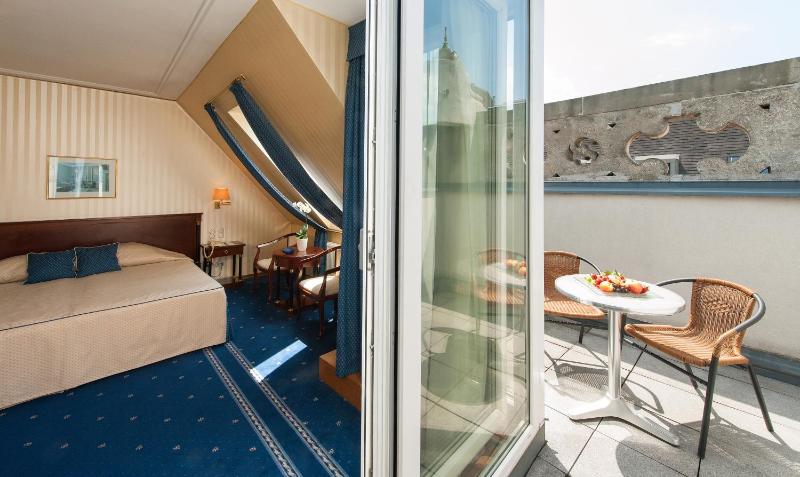 Business Double Room image 2