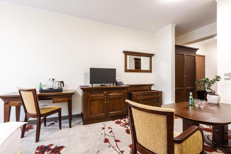 Standard Family Room image 4