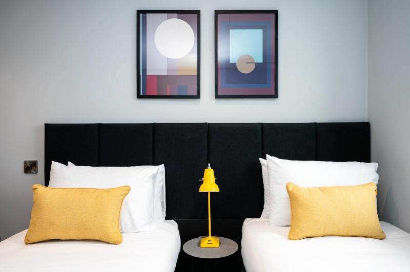 One-Bedroom Apartment image 4