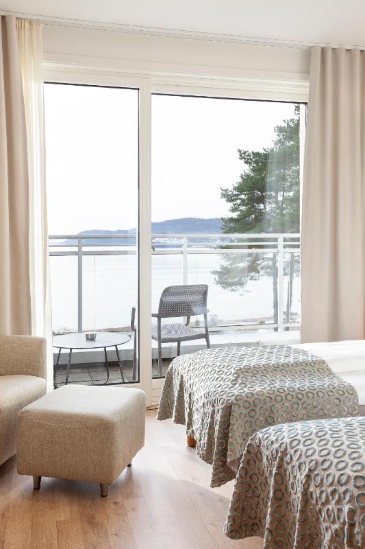 Double Room with Balcony and Sea View image 4