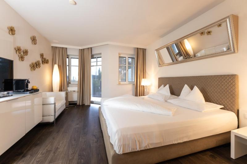 Superior Double Room image 4