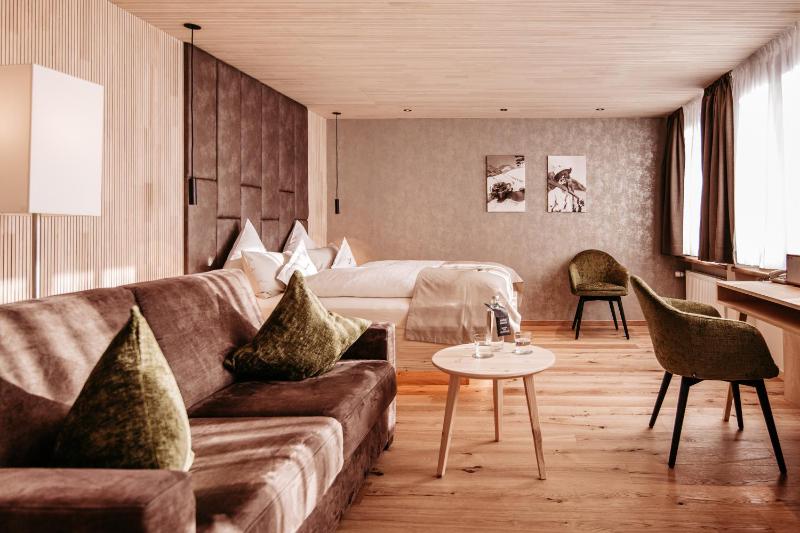 Double Room with Mountain View image 4