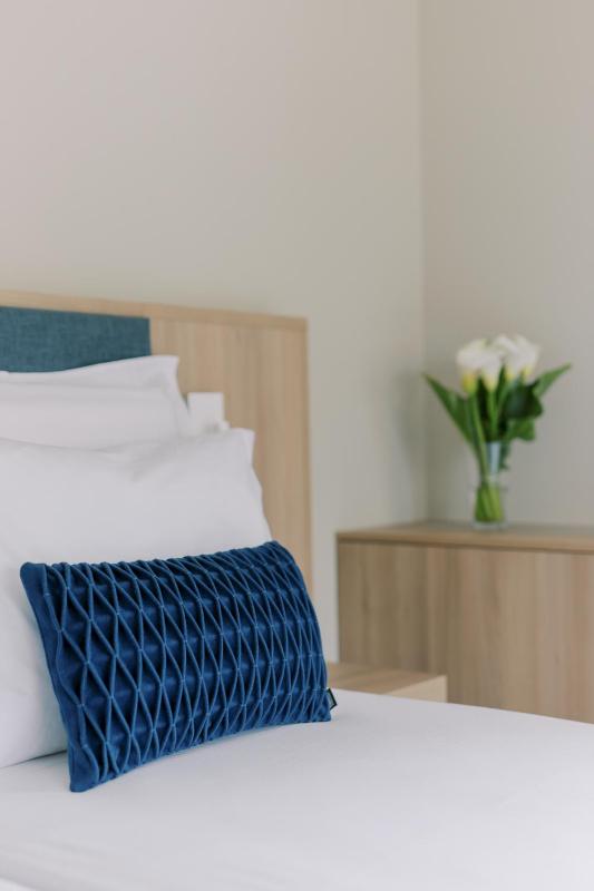 One-Bedroom Suite image 3