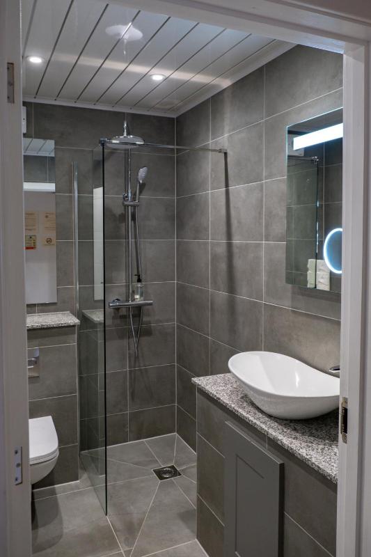 Twin Room image 4