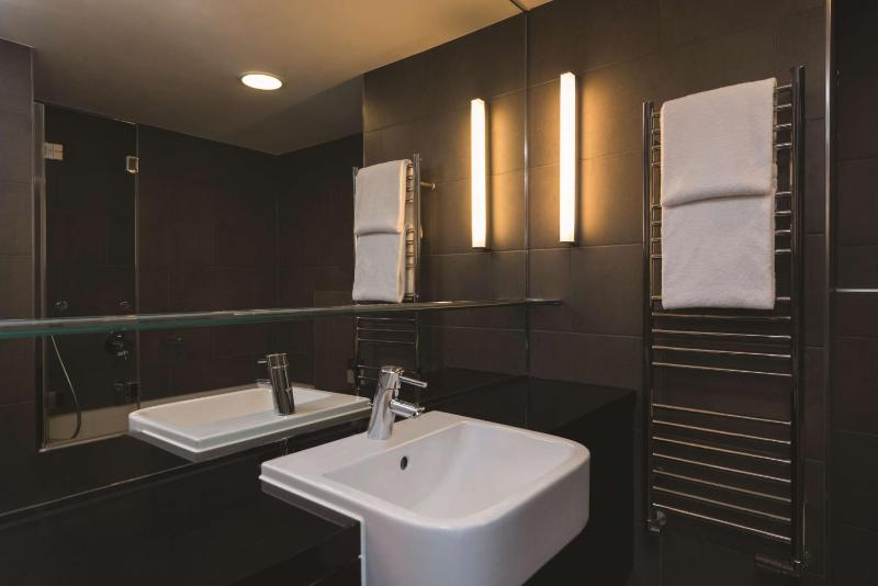 One-Bedroom Apartment image 2
