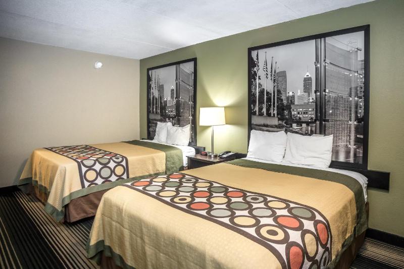 Queen Room with Two Queen Beds - Non-Smoking image 4