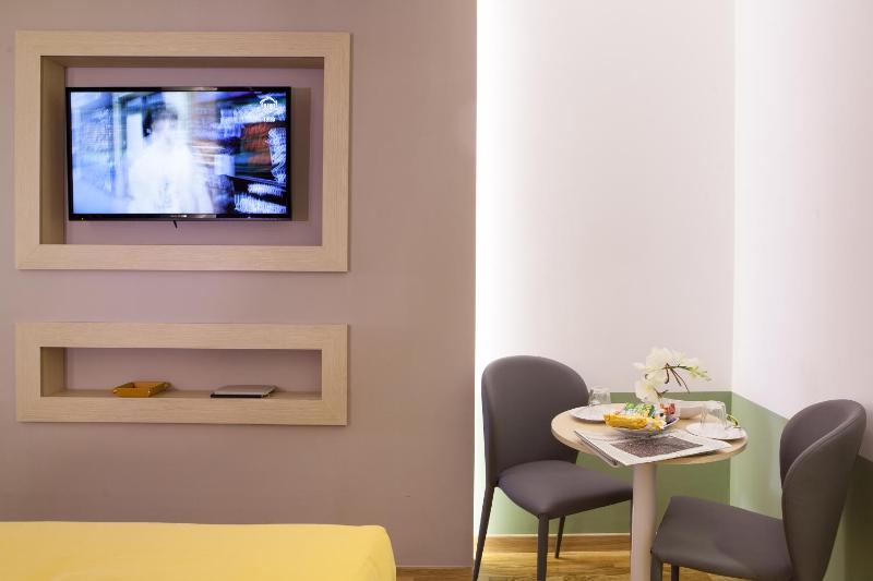 Deluxe Double Room image 4