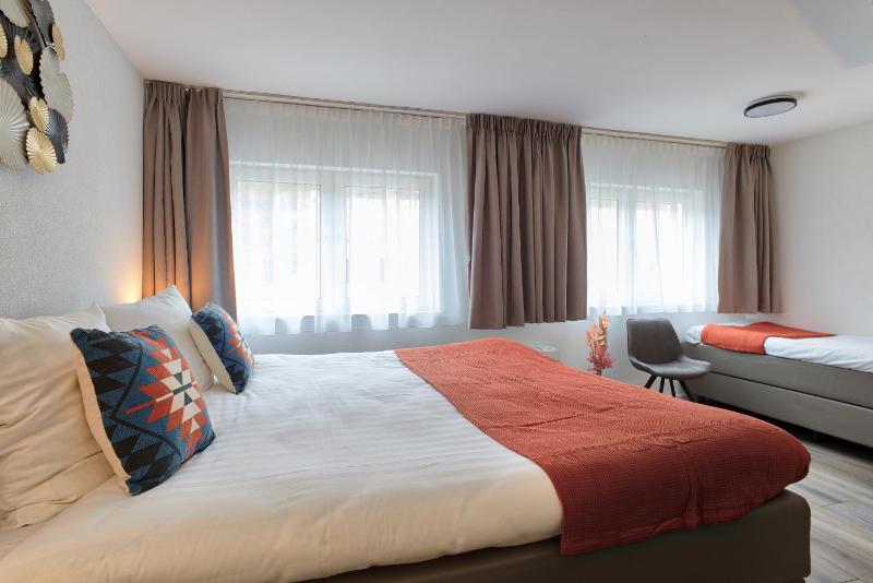 Deluxe Triple Room image 2