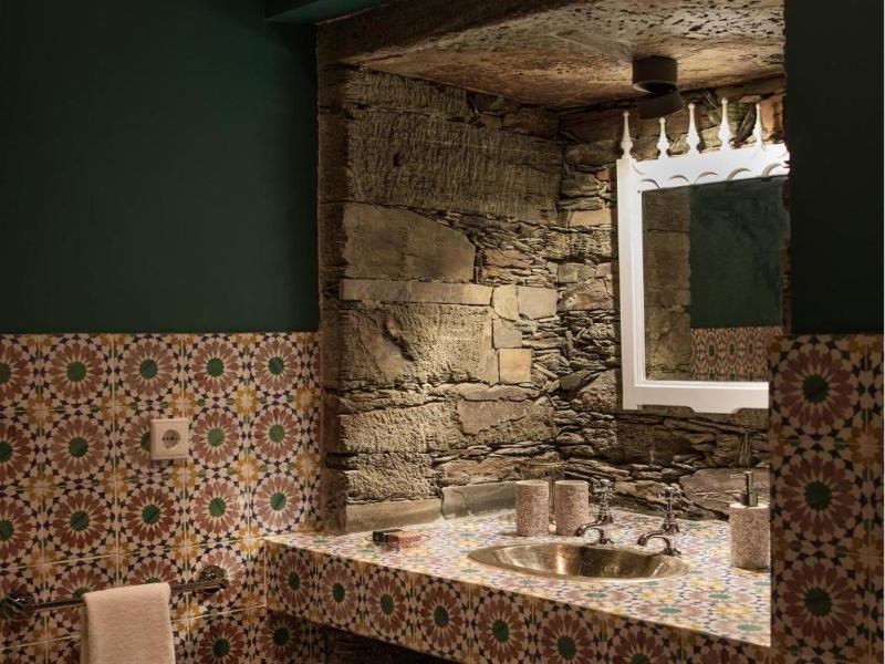 Deluxe Double or Twin Room with River View image 3