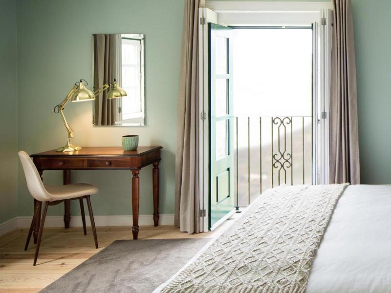 Deluxe Double or Twin Room with River View image 2