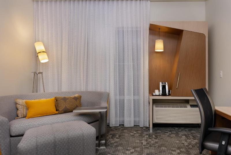 Courtyard by Marriott Savannah Airport - image 31