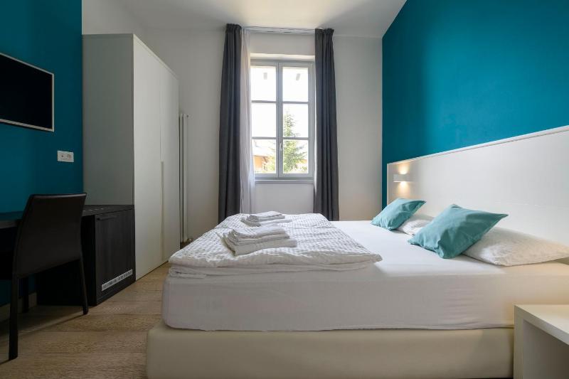 Deluxe Room image 4