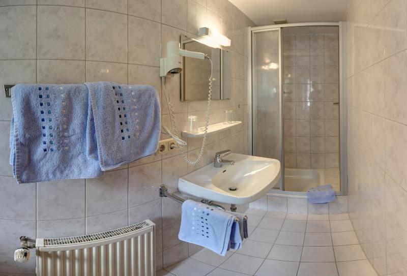 Budget Double Room image 4