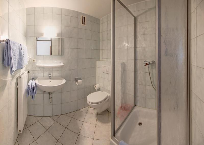 Budget Double Room image 3