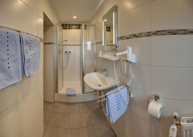 Budget Double Room image 3