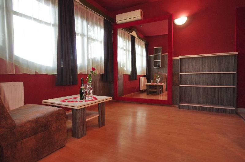Standard Queen Room image 1