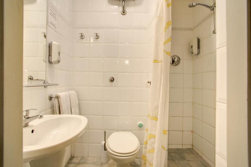 Standard Double or Twin Room image 4