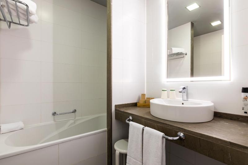 Standard Double Room image 4