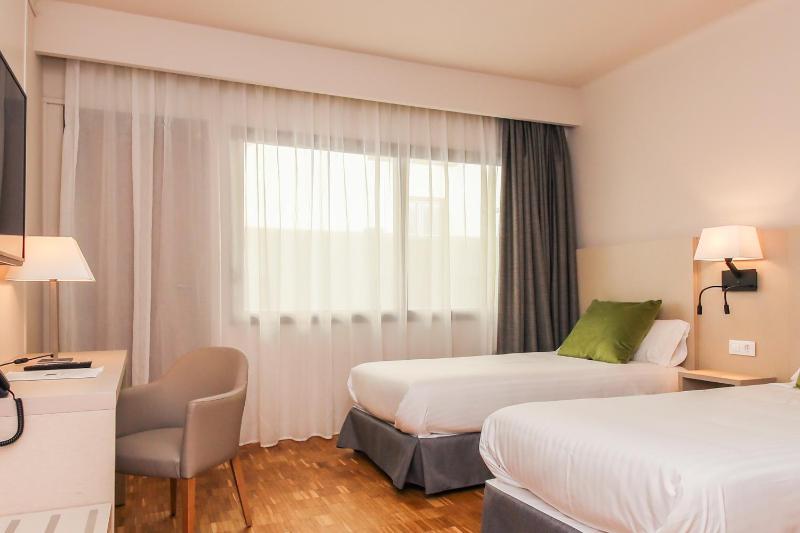 Deluxe Double Room with Extra Bed image 3