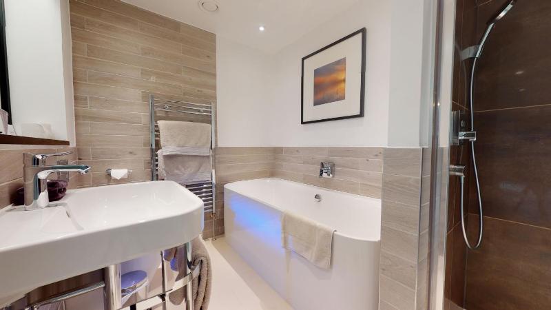 Winander Club Lime Bedroom image 3