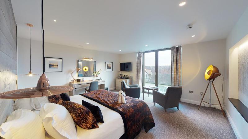 Winander Club Lime Bedroom image 4