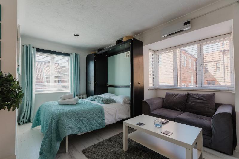 Studio Apartment image 2