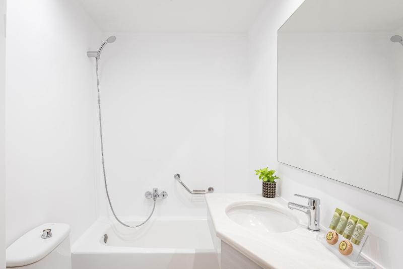Single Room image 3