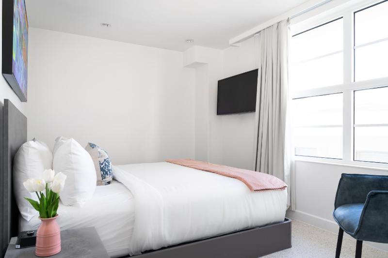 Double Room image 1