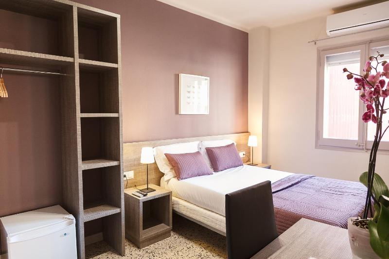 Classic Quadruple Room image 4